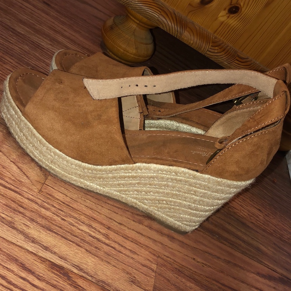 Chestnut Wedges - Picture 2 of 2